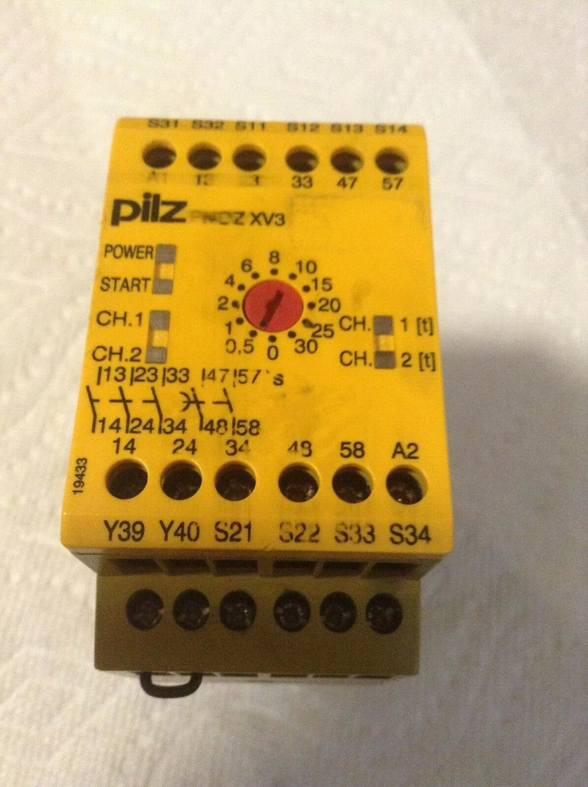 PILZ 774540 Safety Relay